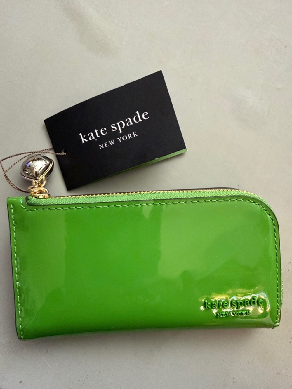 NWTS! 💚 kate spade Bright Green Patent Leather Zip Card Holder